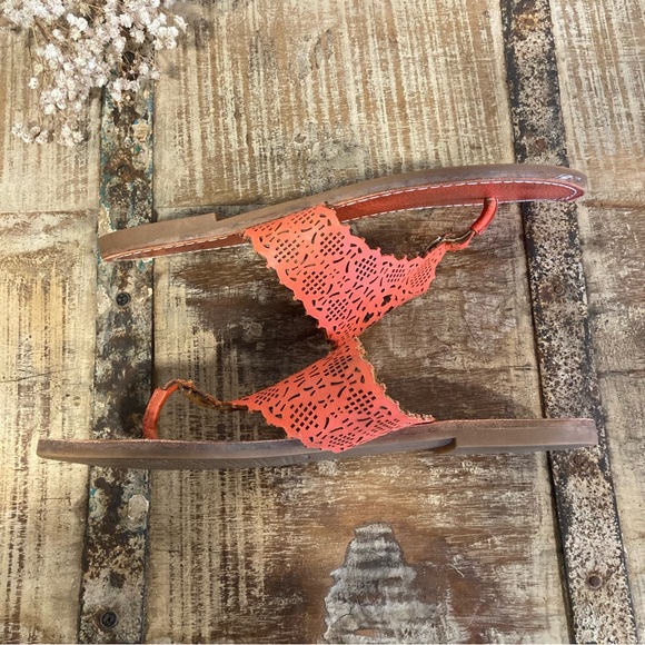 Tory Burch Roselle Thong Sandals Red Orange Colored Perforated Leather Size 8 - Picture 4 of 16